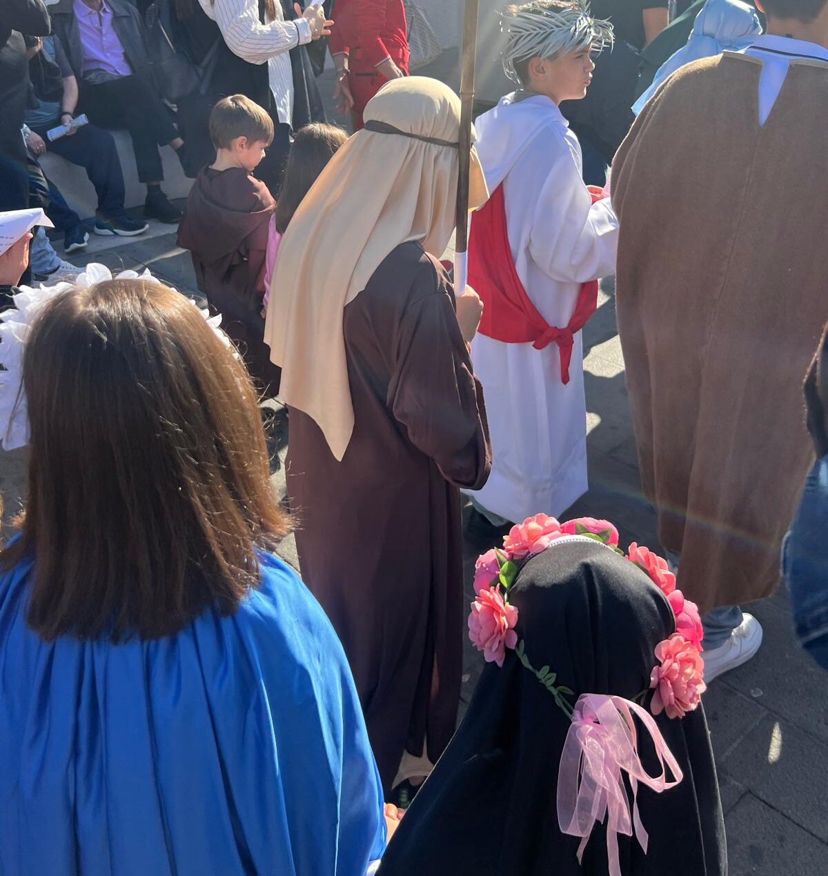 Una processione di santi